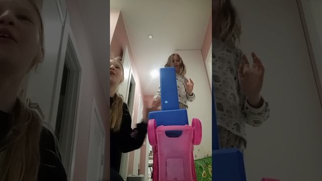 перепрыгивает блоки челендж