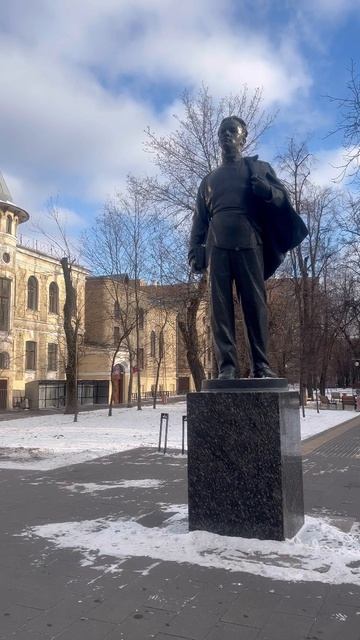 Памятник Ди Каприо в Москве?