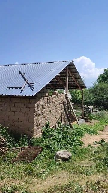 Замес глины конем.