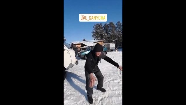 САНЯ БЫК НА ФИЗ.МИНУТКЕ