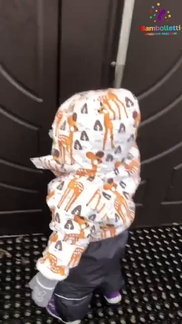 Наши маленькие ученики торопятся на занятия!