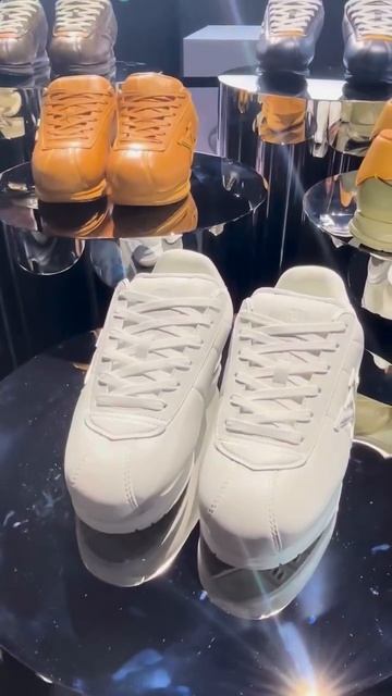 Множество обувных коллабораций было замечено на недели моды в Париже