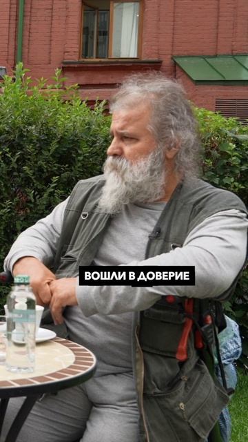 Родственники отняли квартиру и выгнали на улицу #бомж #бездомный #бомжи