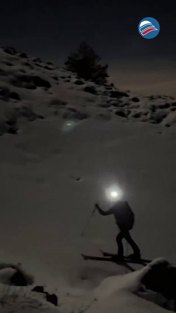 Снег и пепел: экстремалы покоряют снежные склоны у пылающей Этны