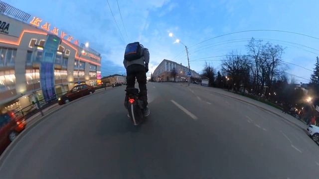 Сумерки ул Кирова и удивленный мальчик