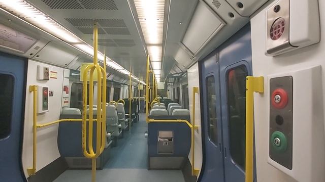 Ride onboard IÉ 29000 Class Commuter train (29129) From Tara Street to Pearse Station.