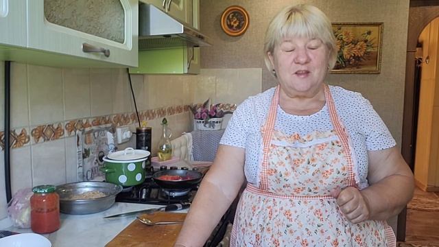 Наготовила на выходные. Красный борщ. Котлеты и салатик.