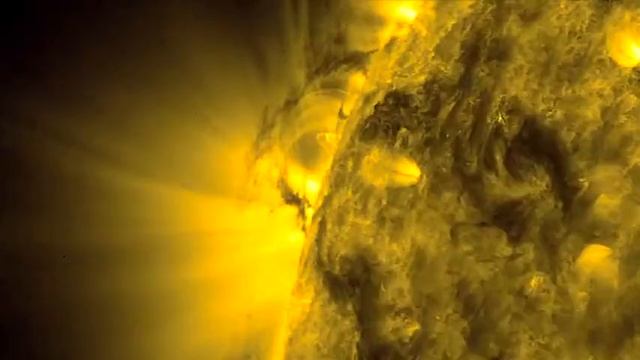 В феврале 2012 SDO сделал любопытные снимки, плазма вблизи поверхности Солнца кружится, как торнадо