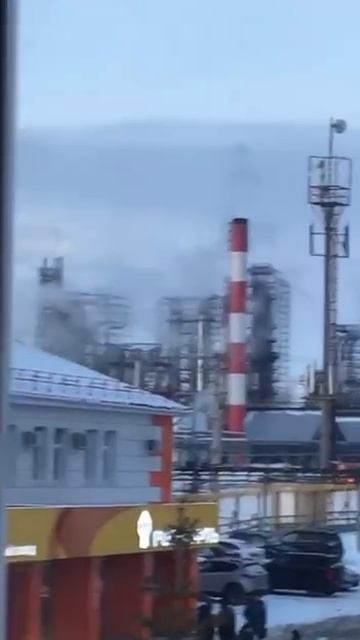 Прошедшей ночью украинские дроны-камикадзе атаковали Сызранский НПЗ в Самарской области, атаку п...
