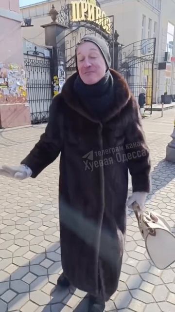 Вот так теперь одесские ухилянты скупляются на Привозе