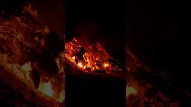 Вулкан в Европе проснулся: ЭТНА выливает лаву вниз