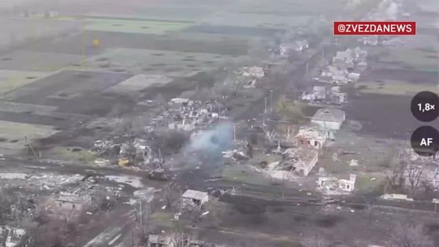 Эпический: момент российский танк на полном ходу врывается в Ясеновое