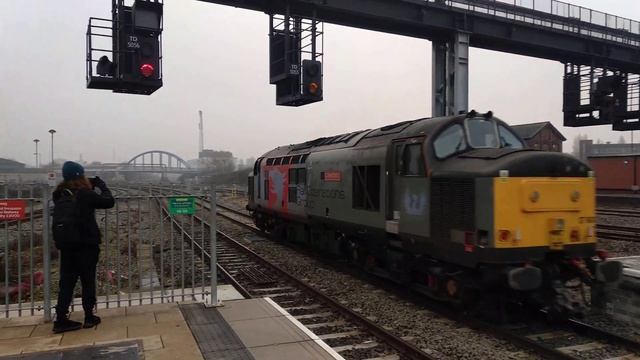 Light Engine ROG Europhoneix 37800 'Cassiopeia' passing through Derby Station 15/01/2022