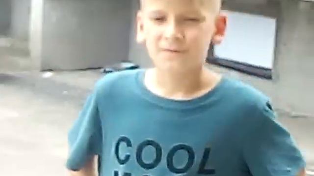 Нас выгоняют из изневого двора !!!