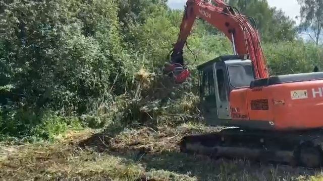 Расчистка участка экскаваторным мульчером. Hitachi zaxis 210 работает с мульчером SEPPI BMS 150