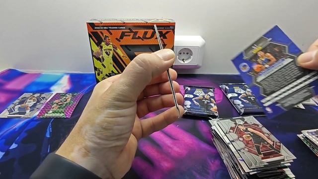 Razzle Dazzle Giannis 2022/23 Panini Flux Basketball Hobby Box.2022/23 Panini Mosaic Basketball
