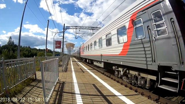 Электровоз ЭП2К 244 с пассажирским поездом Санкт Петербург-Москва на полустанке 198 км.