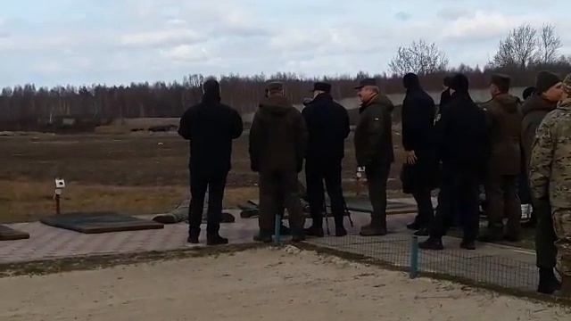 На Киевщине в Новых Петровцах снайперы испытывали экспериментальные снайперские винтовки