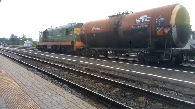 Чмэ3-1895 с цистернами (после съёмки видео он потащил их на заправку(