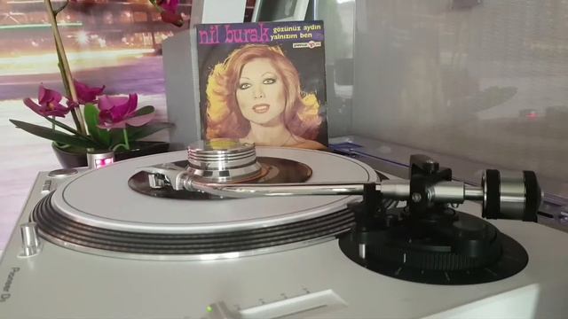 NİL BURAK - YALNIZIM BEN