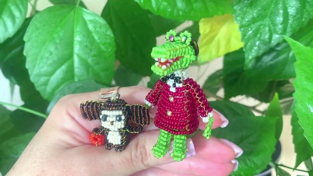 Чебурашка и крокодил Гена из бисера. Ссылка на мастер-классы под видео!