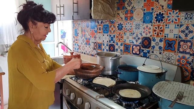 ENCHILADAS DE MOLE  | DE CARMEN ROJAS