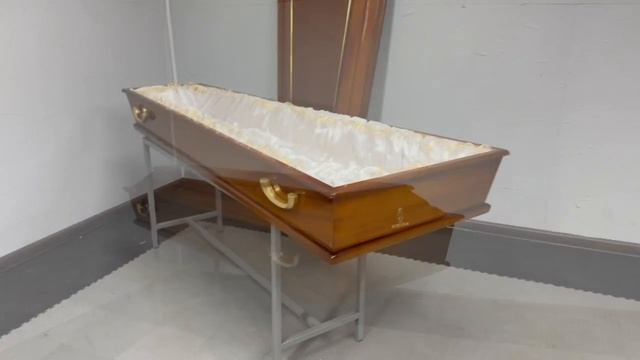 Гроб лакированный Фаворит благородный орех 4-гранный