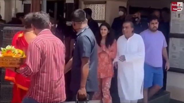 Mukesh Ambani ऐसे कर रहे प्रेग्नेंट 'बहू' Shloka Mehta की देखभाल, देखे विडियो