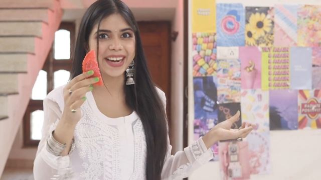 I only ate *Gujiya* for 24 hours *Yumm Chocolate & Colourfull* Holi Hai💃