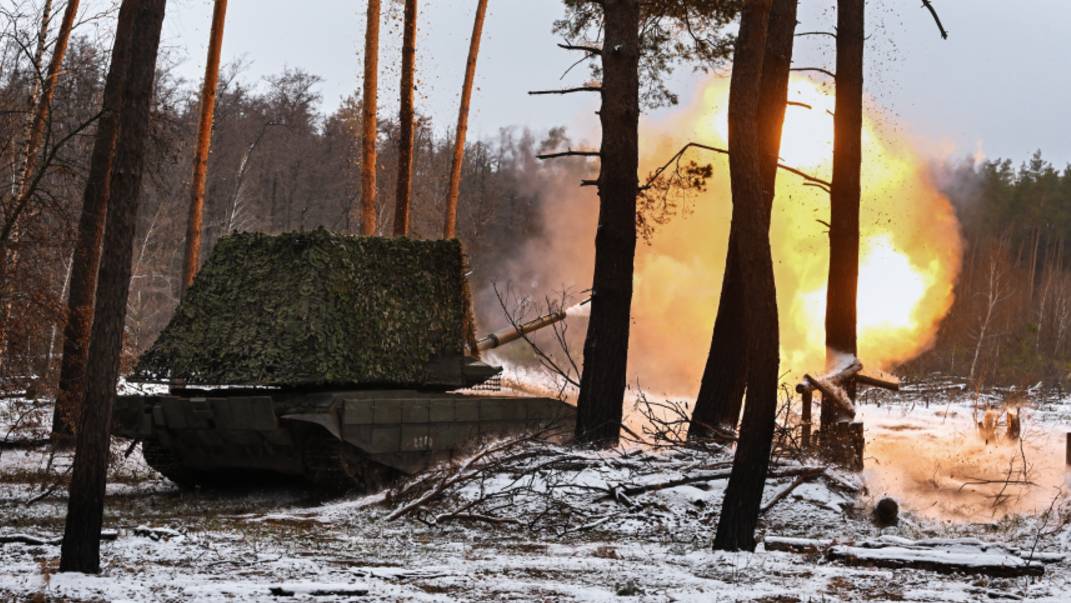 Экипажи танков Т-90М «Прорыв» уничтожили опорный пункт ВСУ. Лучшее видео из зоны СВО