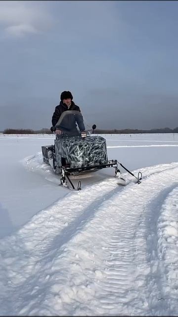 Покатушка на самодельном снегоходе