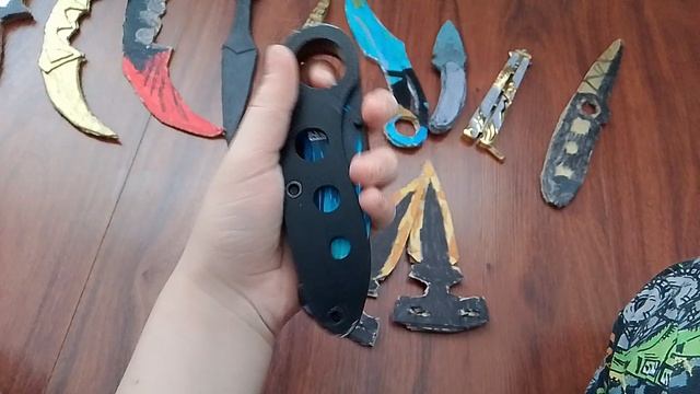 ножи и наклейки,пистолеты из игры стандоф2