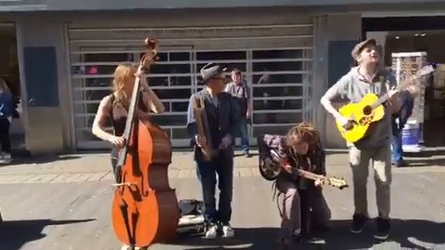 The Ragtime Rumours busking in Venlo