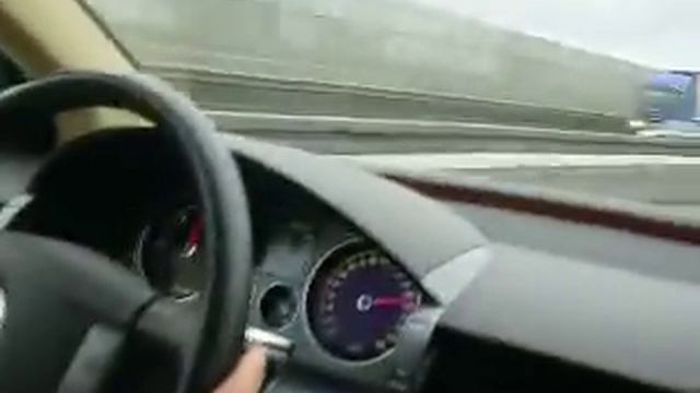 Porsche 911 (993) vs Phaeton V10 diesel (400 pk) 5