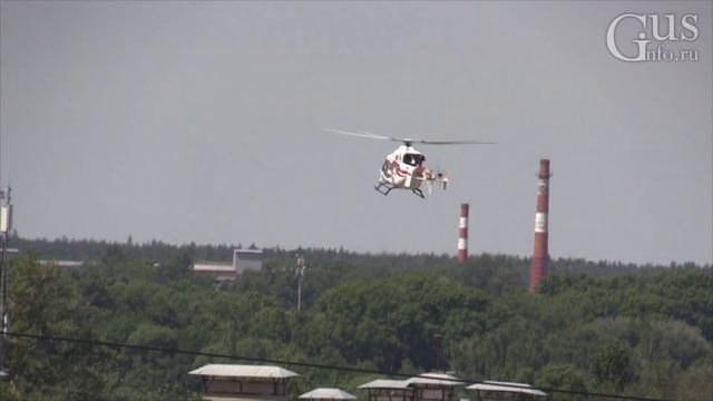 Приземление медицинского вертолёта на центральном стадионе (автор видео Чалов Сергей).