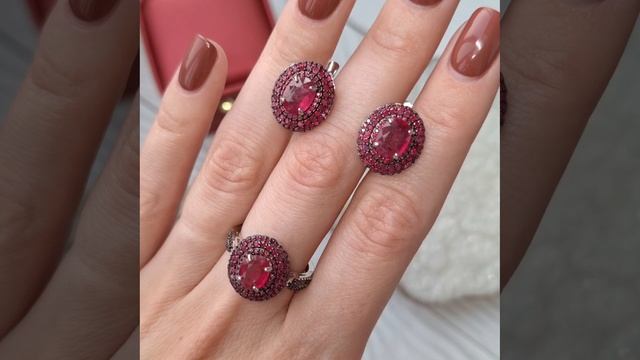 Завораживающие рубины в серебряном наборе!💫