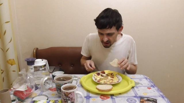 ОБЖОР. ЯИЧНИЦА С ЖАРЕНОЙ КОЛБАСОЙ