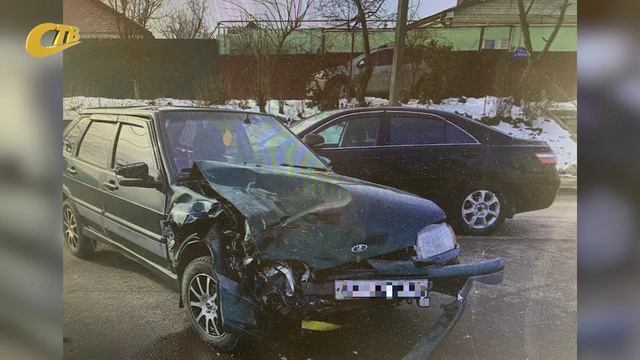 В СТОЛКНОВЕНИИ ТРЕХ АВТОМОБИЛЕЙ ПОСТРАДАЛИ ВОДИТЕЛЬ "ВАЗА" И ПАССАЖИР "МАЗДЫ"