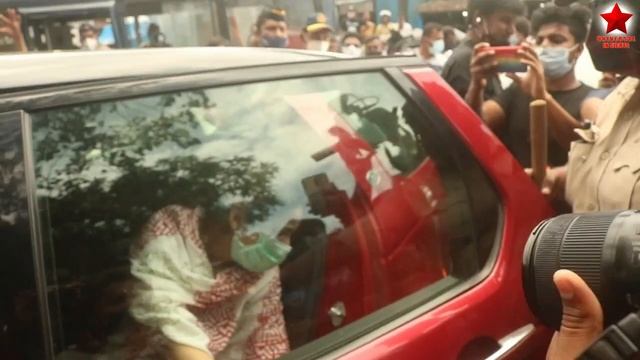 Shehnaaz Gill Looks Upset after meeting Sidharth Shukla's mother Rita shukla at Sidharths House