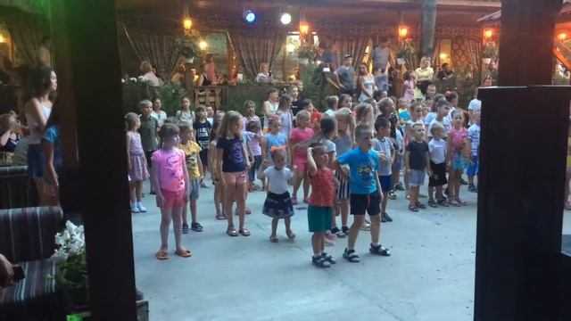 Детская мульт дискотека в Судаке. Алиса зажигает.