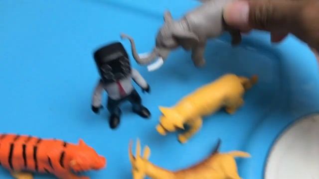 Hunting Found Jurassic World 2 T rex, Elephant, Triceratops, Diloposaurus, Deer, Isanosaurus