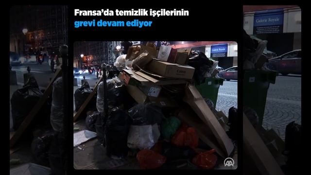 Fransa'da temizlik işçilerinin devam eden grevi nedeniyle sokaklarda tonlarca çöp yığınları oluştu