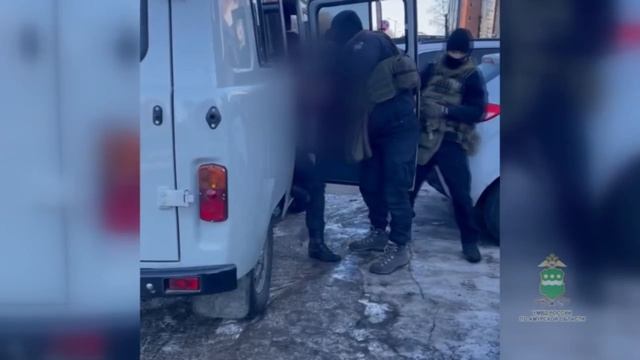 Машины с арабскими надписями и киоски подожгли в Амурской области