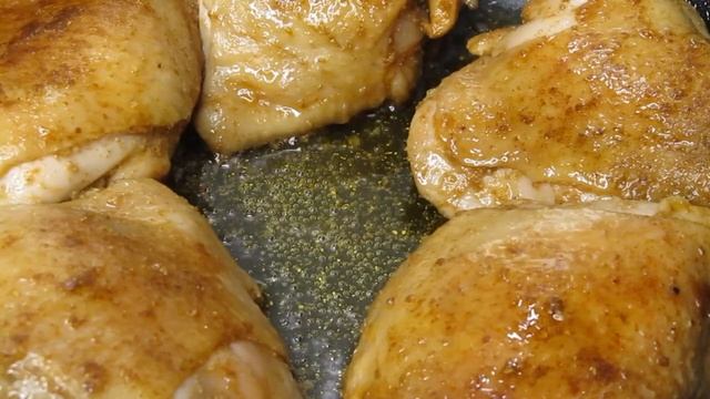 Самое вкусное второе блюдо, курица во вкуснейшем соусе. Соус к гарниру и другого не надо.