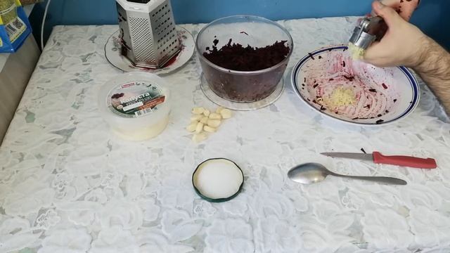 1080p_Салат_из_свеклы_с_чесноком_и_майонезом
