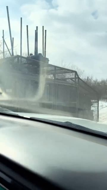 Бронеавтомобиль HMMWV ВСУ, закованный в антидроновую клетку и увешанный системами РЭБ.  Военный ...