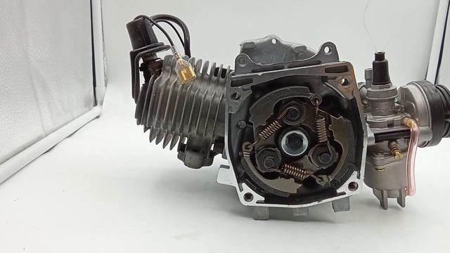 Двигатель для детского квадроцикла, миникросса 49 куб 2т ручной стартер, редуктор 701