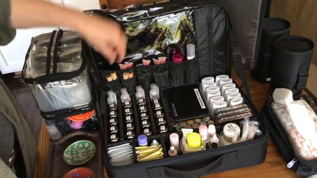 Tour my SMALL, Professional Makeup Kit!