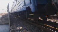 Кривой Рог Поезд пасажирский едит мосту.зараза.