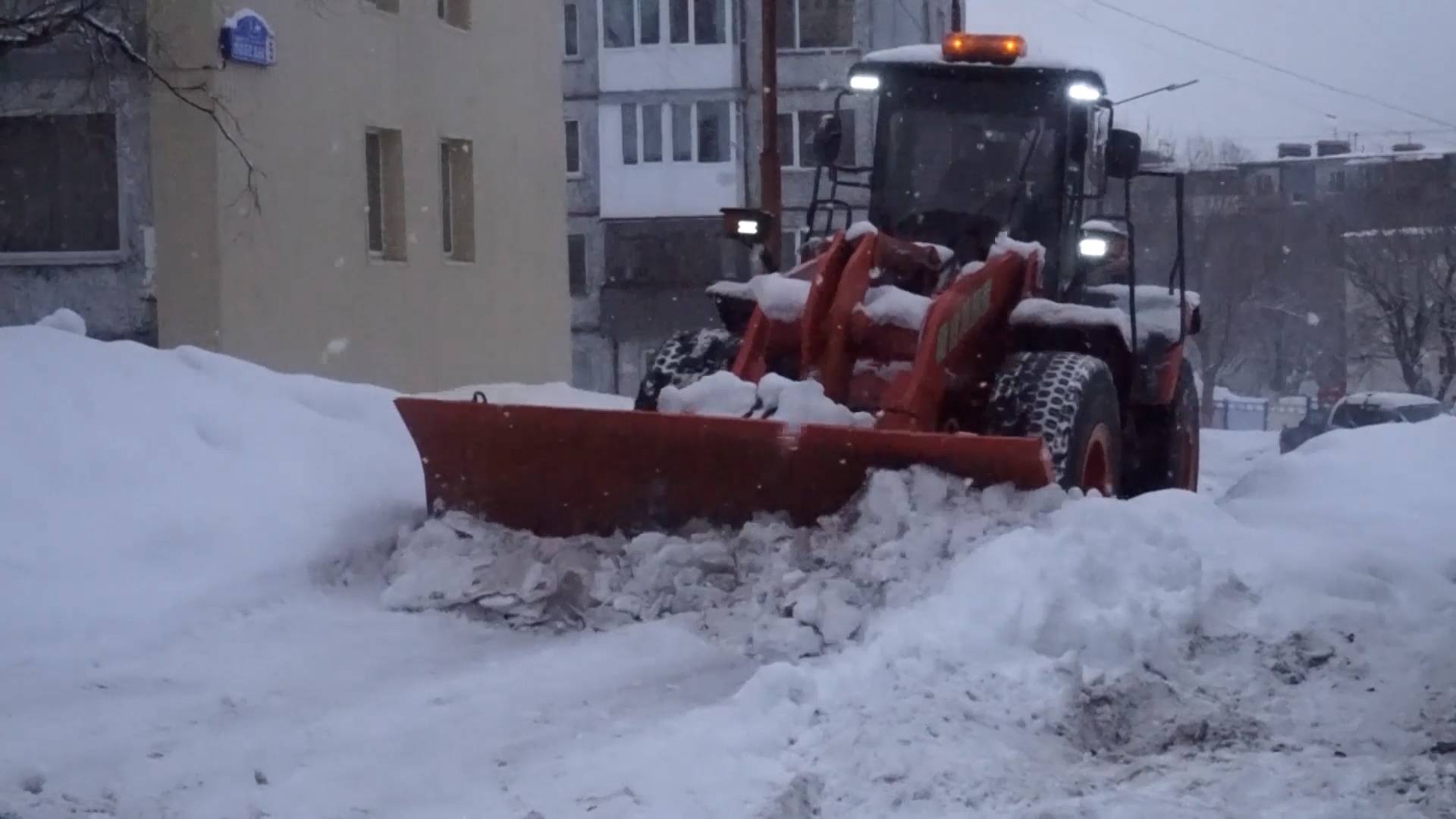 СНЕГУ НЕ МЕСТО НА ДОРОГАХ